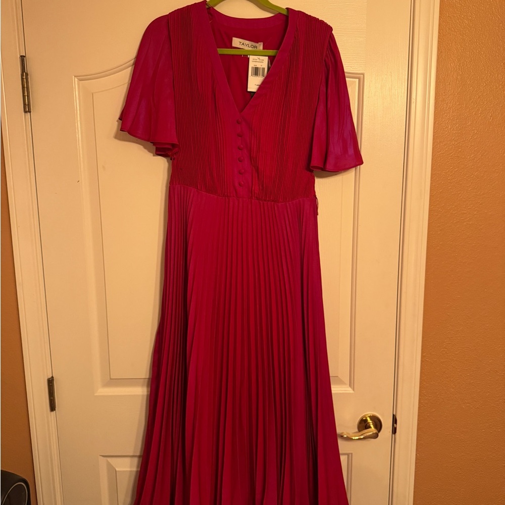 Taylor Women's Pink Pleated Midi Dress
